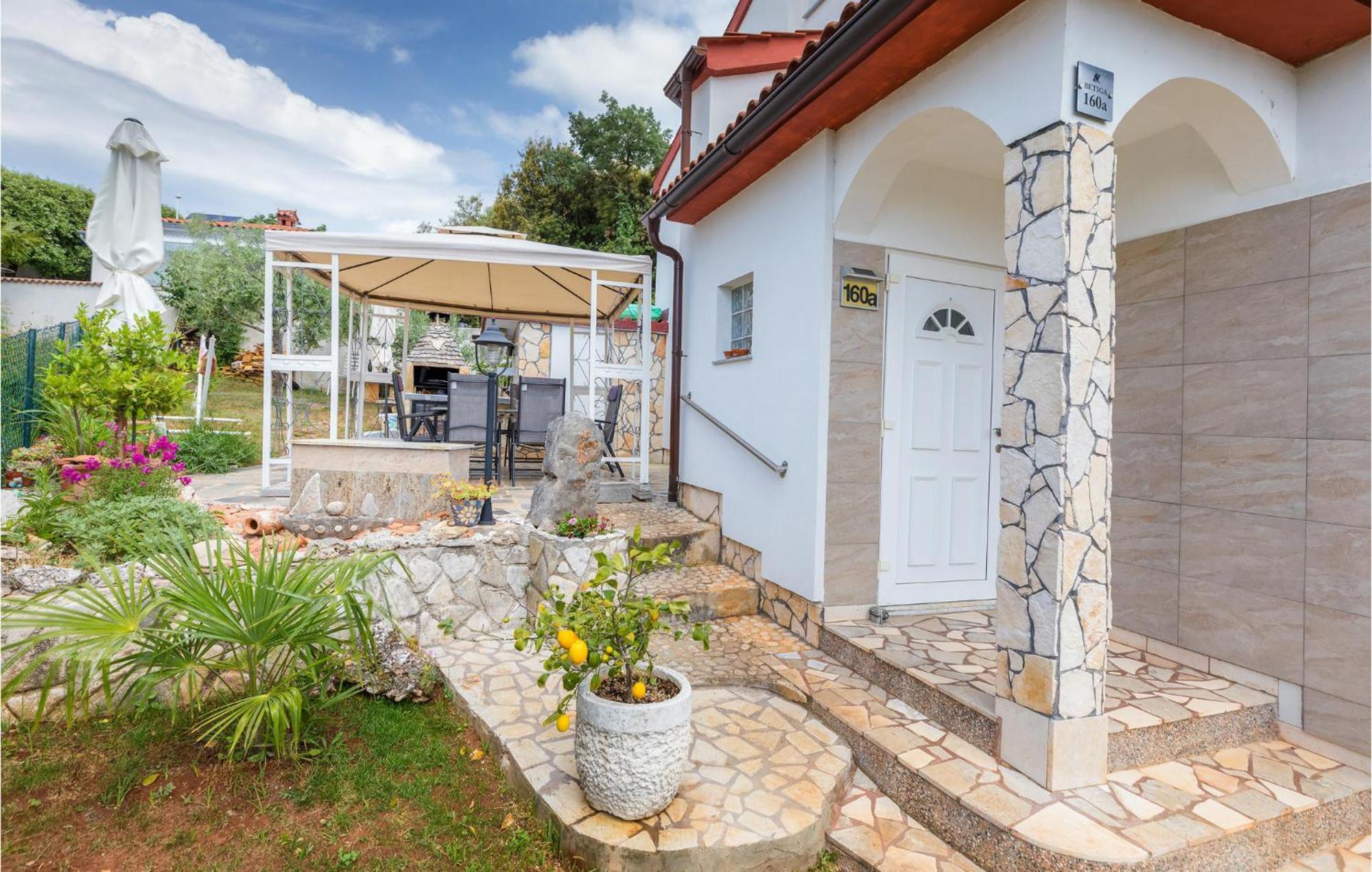 Beautiful Apartment In Barbariga With Kitchen Exterior foto
